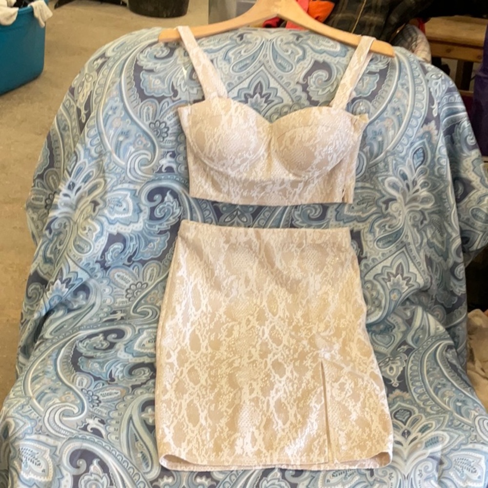 2 piece Haute monde midriff with skirt